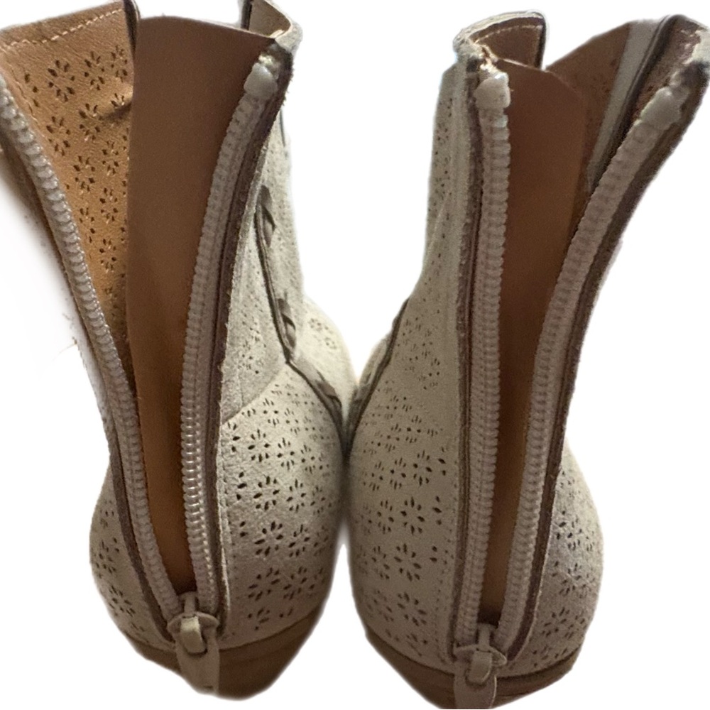 Cato Comfort Est Tan Ankle Boots with Perforated Design and Low Heel - Picture 6 of 9